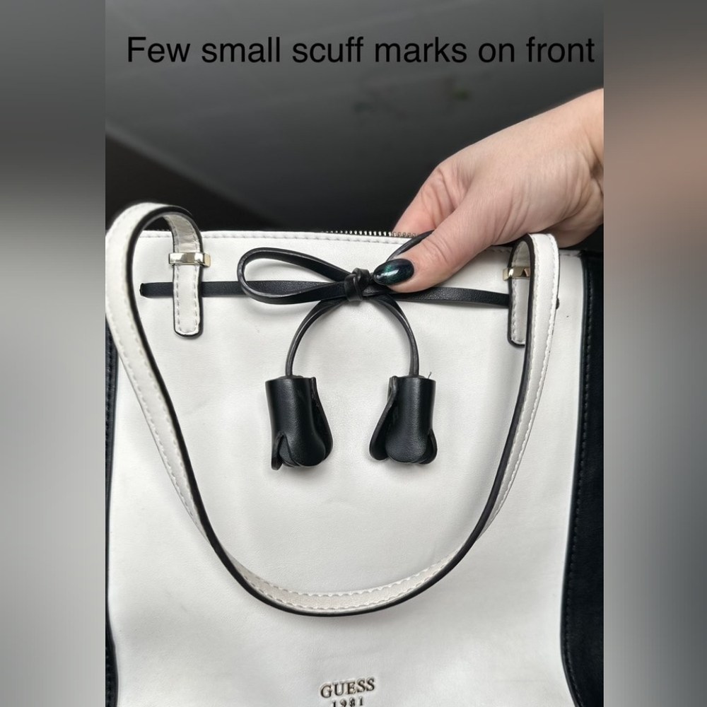 Authentic Guess Purse - Picture 3 of 5